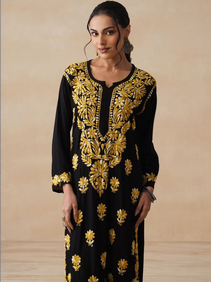 Set Seluar Kurta Motif Etnik Bersulam House of Chikankari