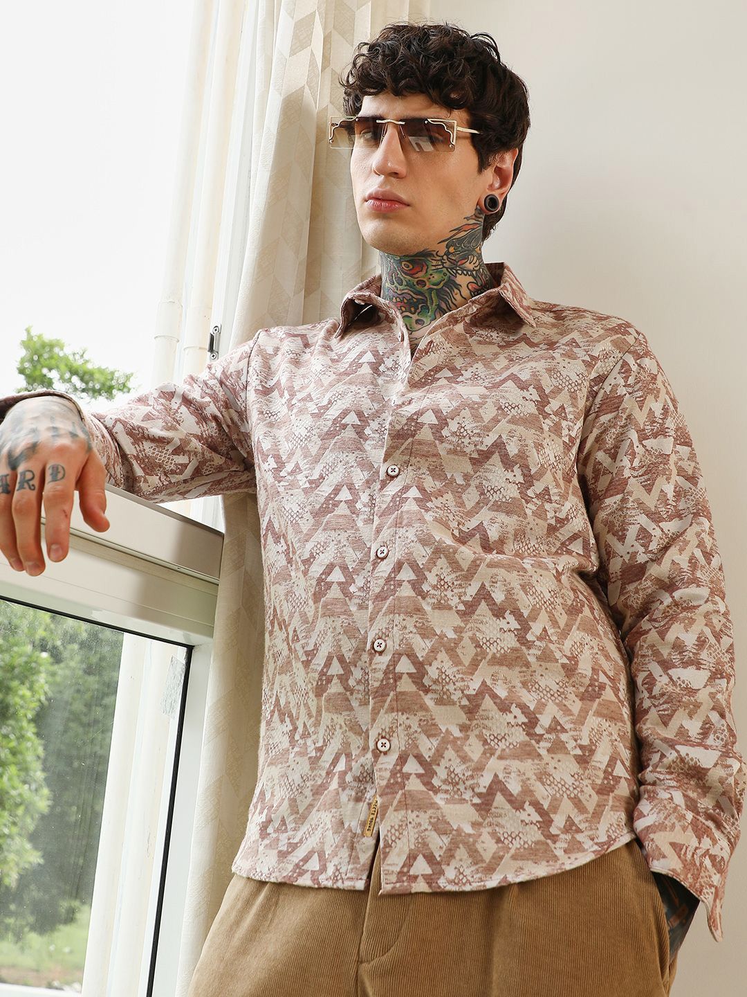 Campus Sutra Comfort Chevron Printed Spread Collar Casual Shirt