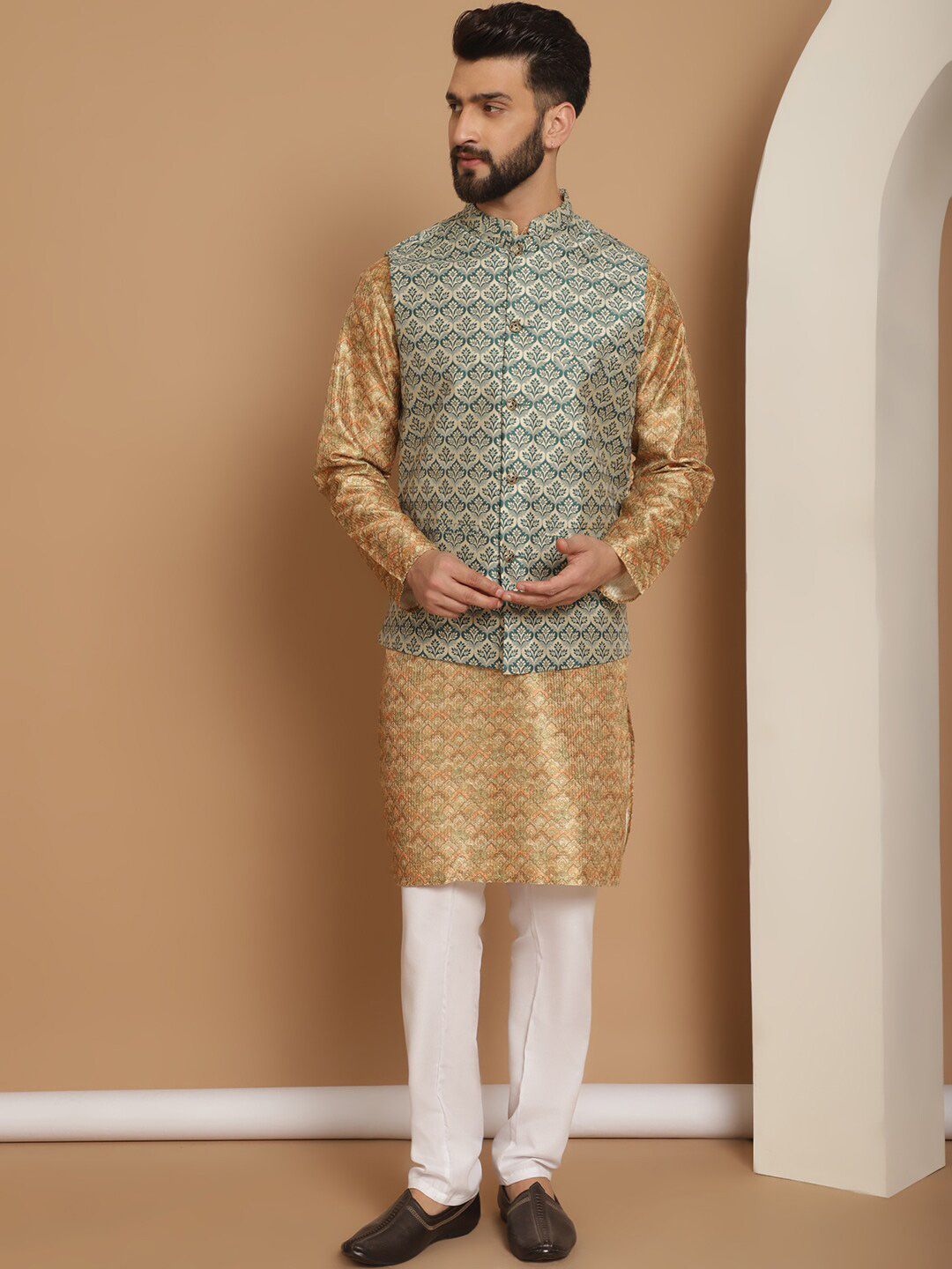 Kurta Biasa Motif Etnik Anouk dengan Jaket Churidar & Nehru