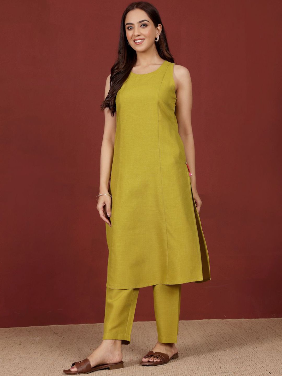 Varanga Round Neck Straight Kurta With Trousers