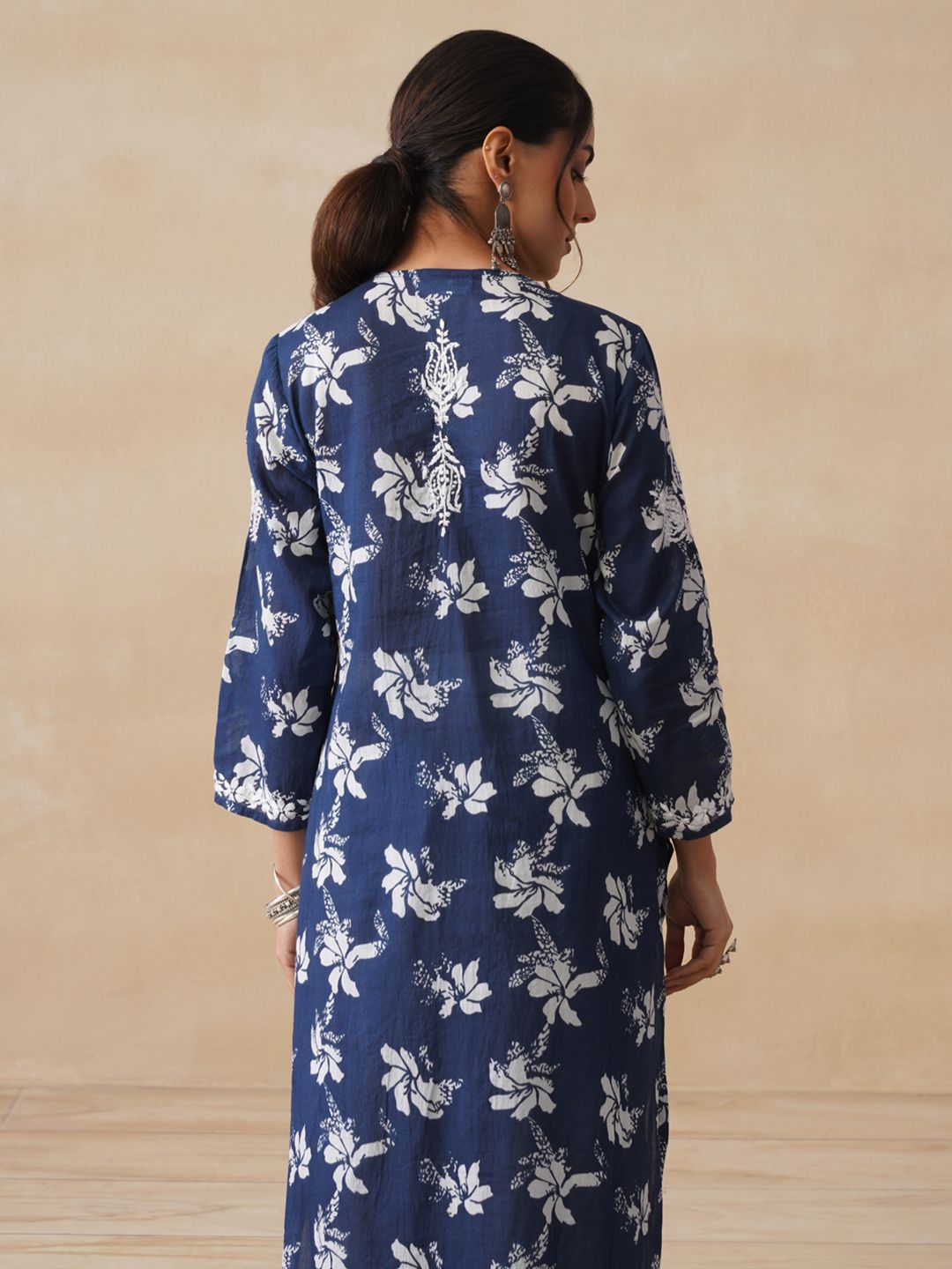 House of Chikankari Women Navy Blue Mulmul Chikankari Embroidered Kurta