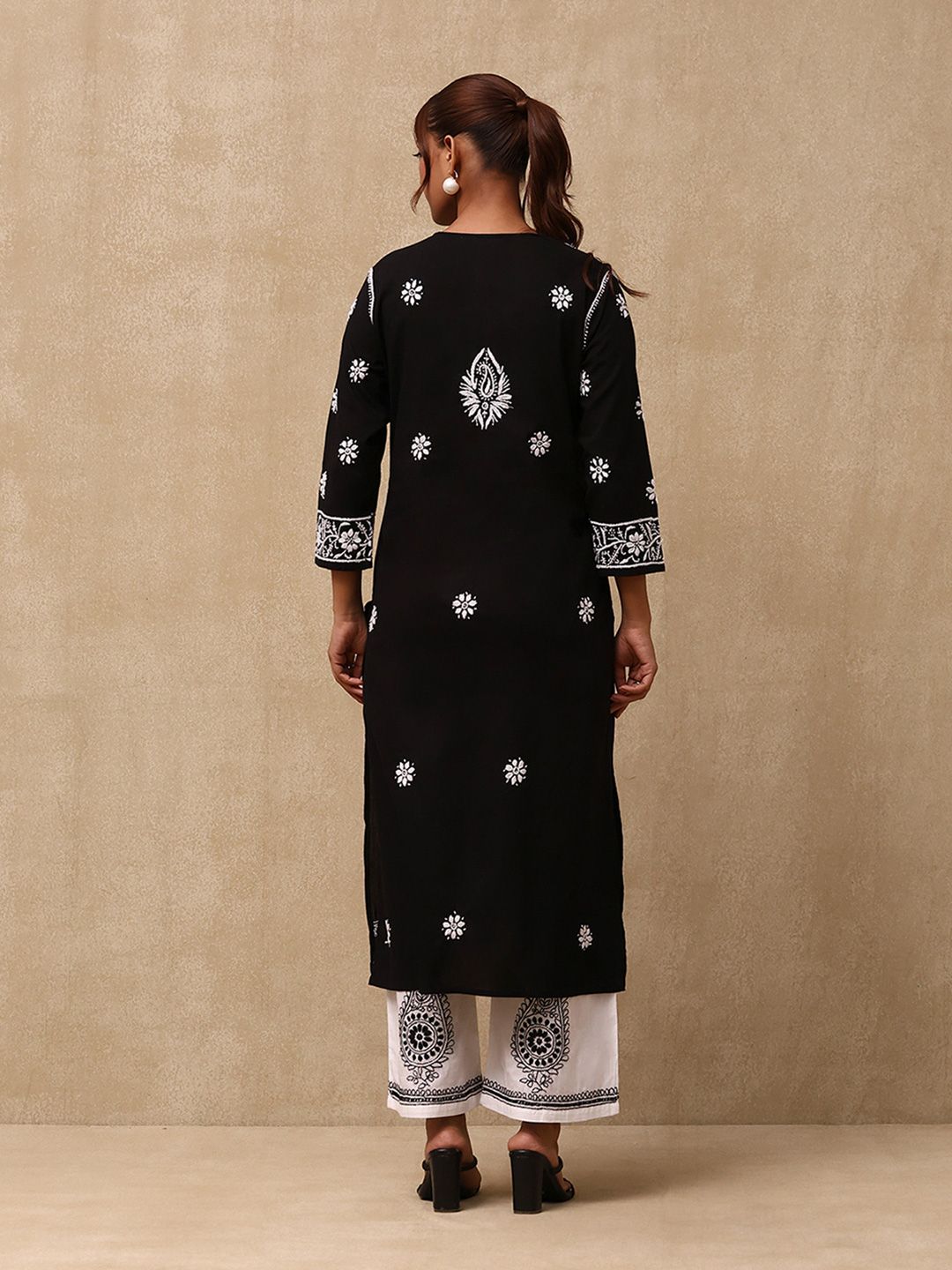 House of Chikankari Women Black Cotton Chikankari Embroidered Kurta Set
