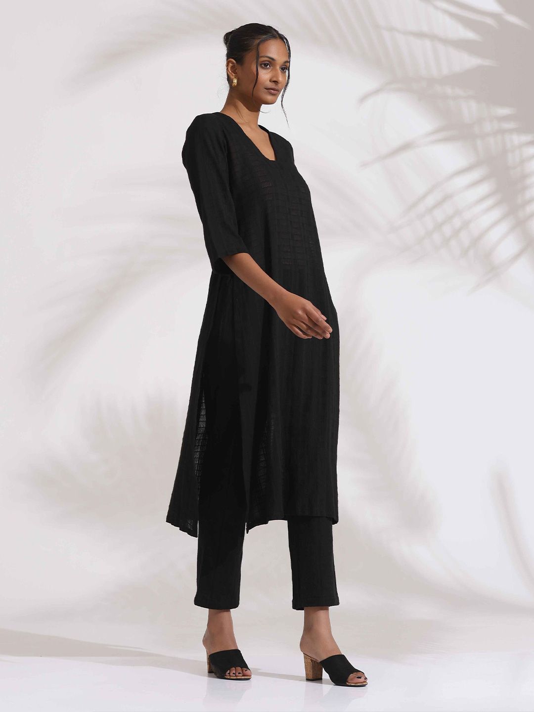 trueBrowns Women Woven Design Pure Cotton High Slit Straight Kurta with Trousers