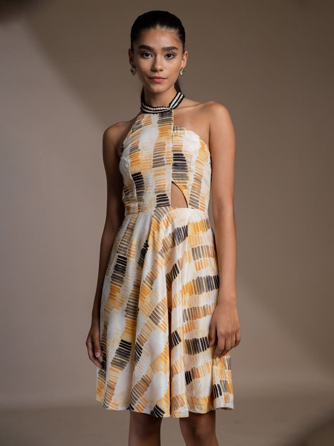 Mamicha Print Halter Neck Crepe Fit & Flare Dress