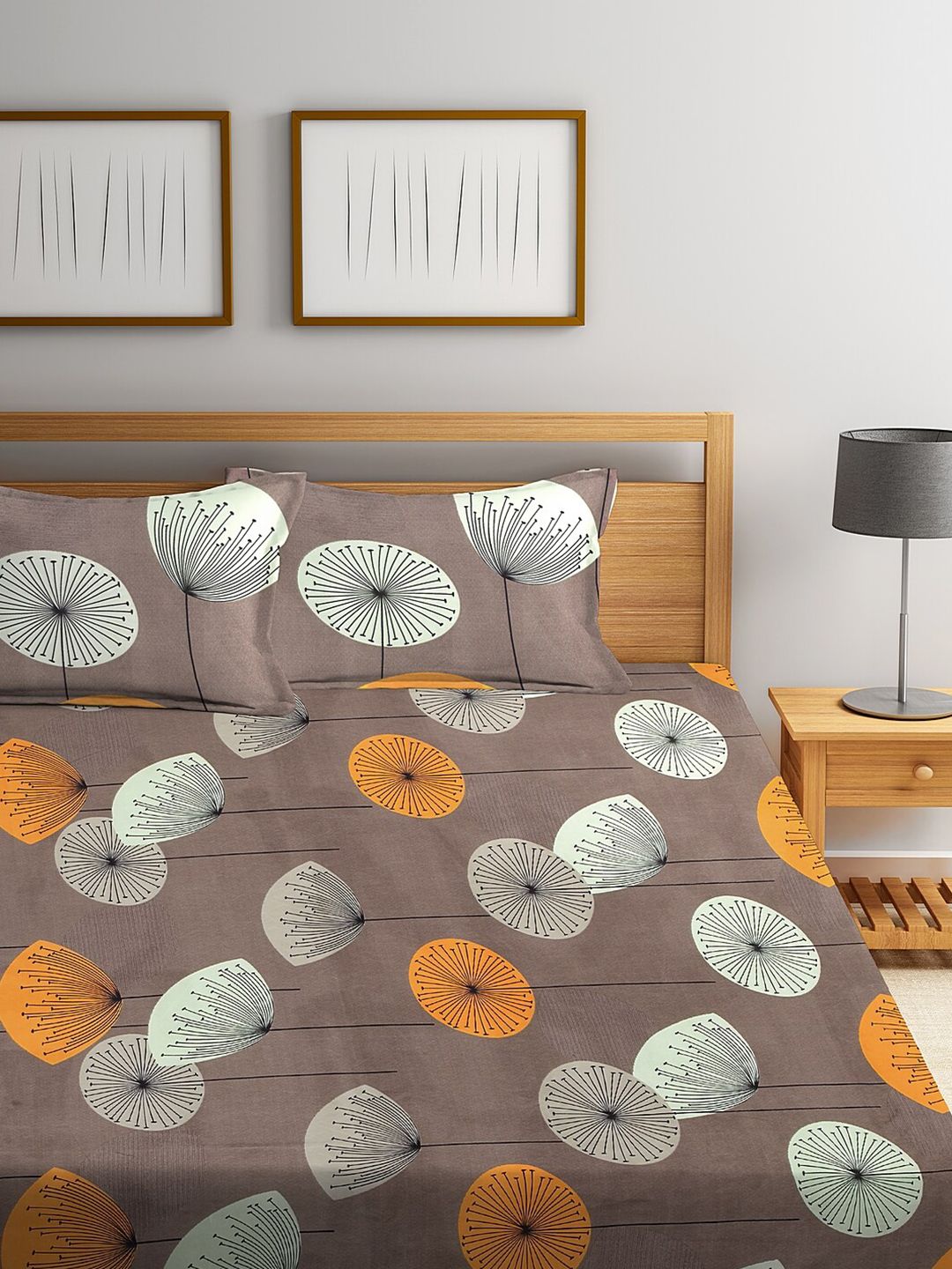 KLOTTHE Multicoloured Geometric Cotton 300 TC King Fine 2 Bedsheet with 4 Pillow Covers-98 x 85 inches