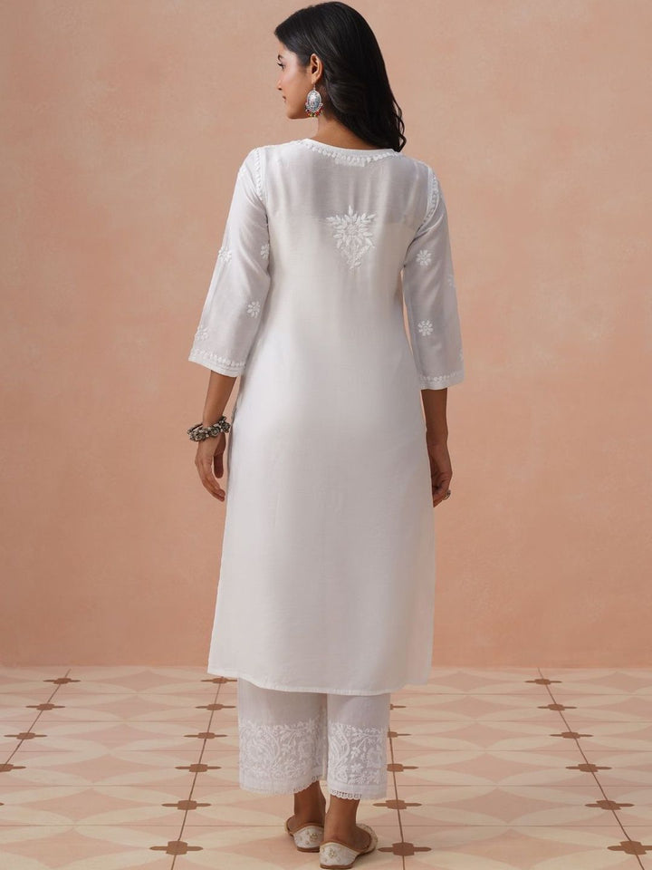 Rumah Wanita Chikankari Motif Etnik Sulam Chikankari White Romance Kurta