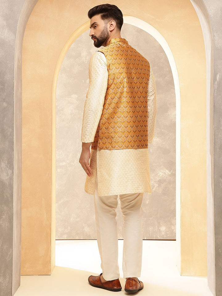 Anouk Beige Woven Design Jacquard Silk Straight Kurta Dengan Piyama Dan Jaket Nehru