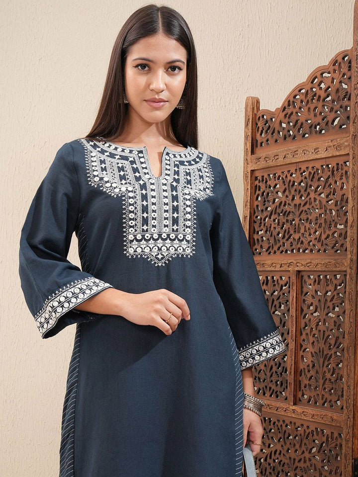 Vishudh Floral Embroidered Thread Work Straight Kurta