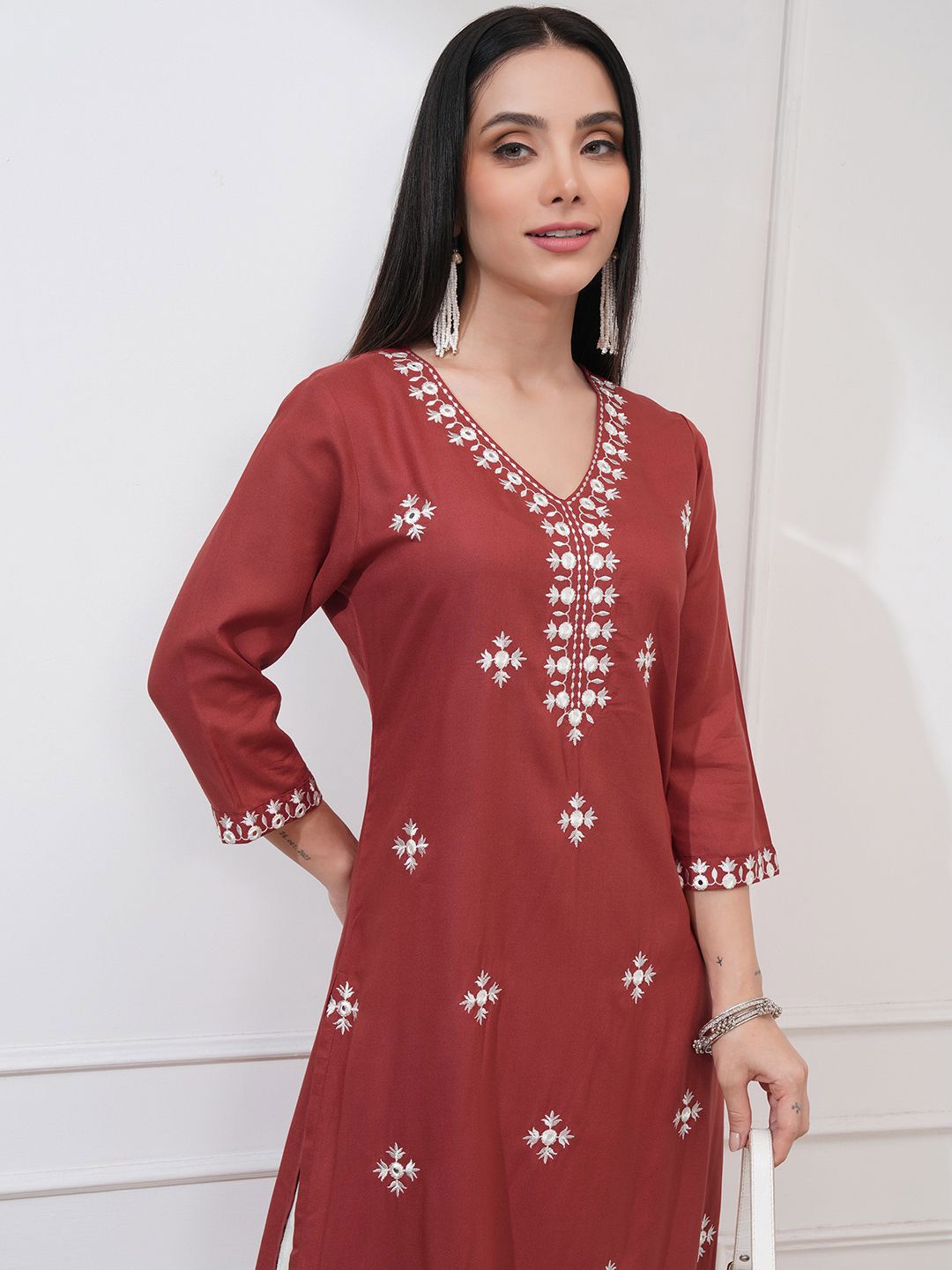 Vishudh Women Straight V Neck Kurta