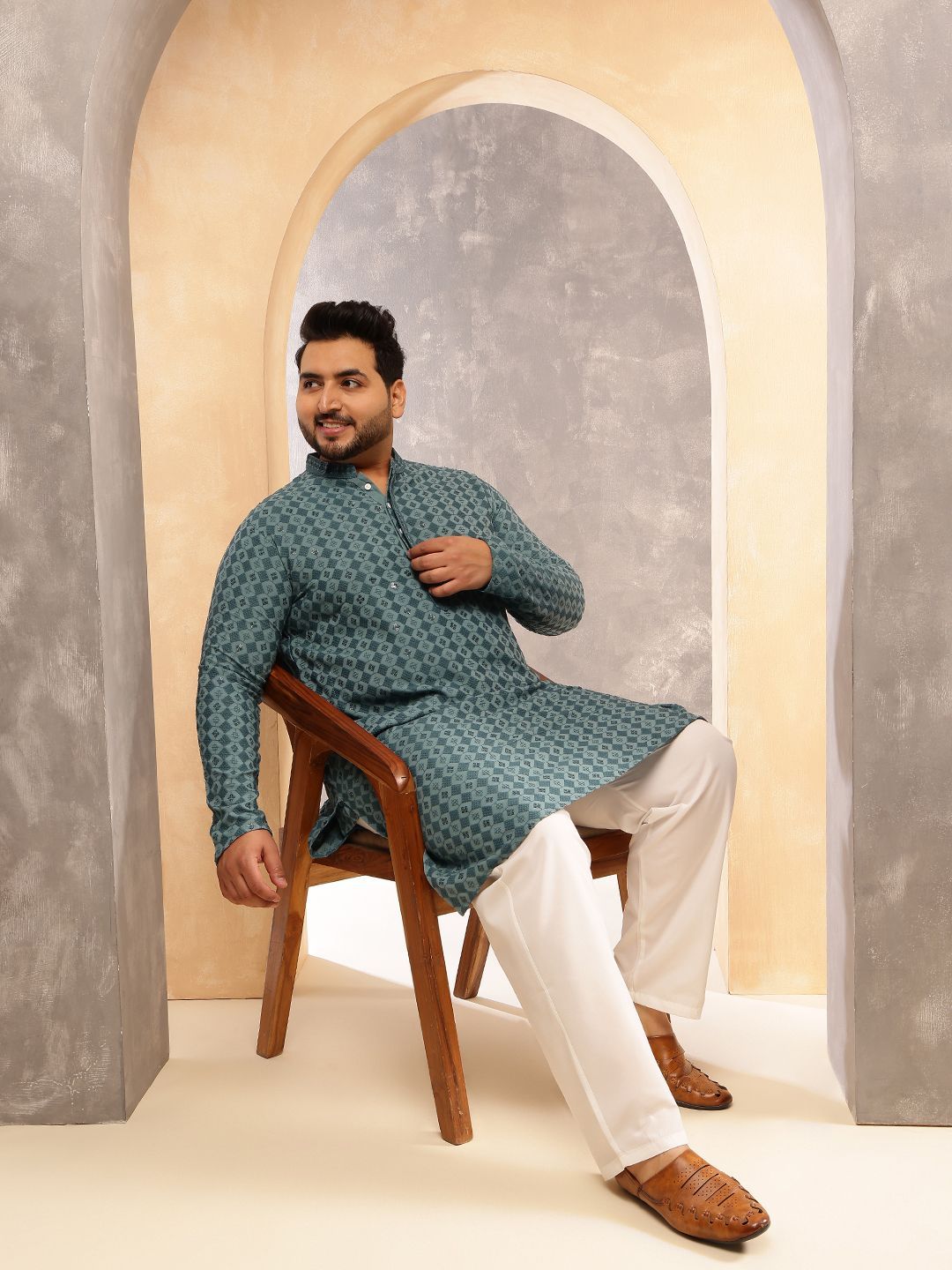 SOJANYA PLUS Embroidered Mandarin Collar Cotton Straight Kurta