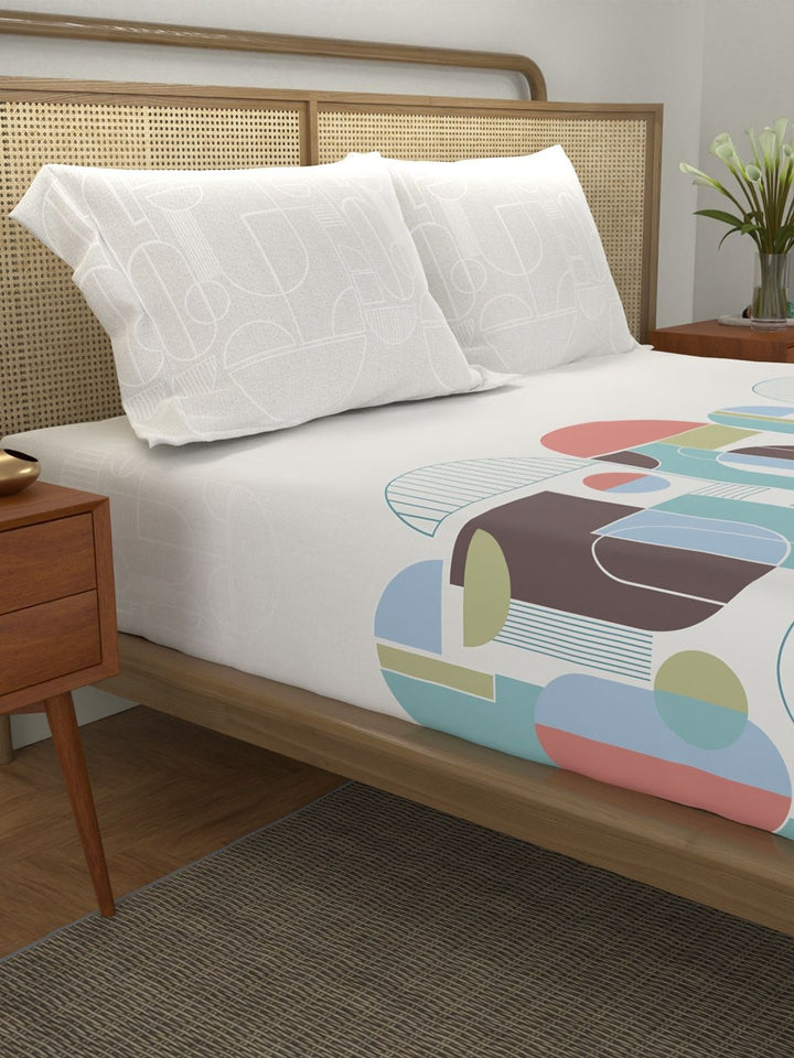 URBAN SPACE Peach-Coloured Geometric Cotton 144 TC Queen Bedsheet With 2 Pillow Covers
