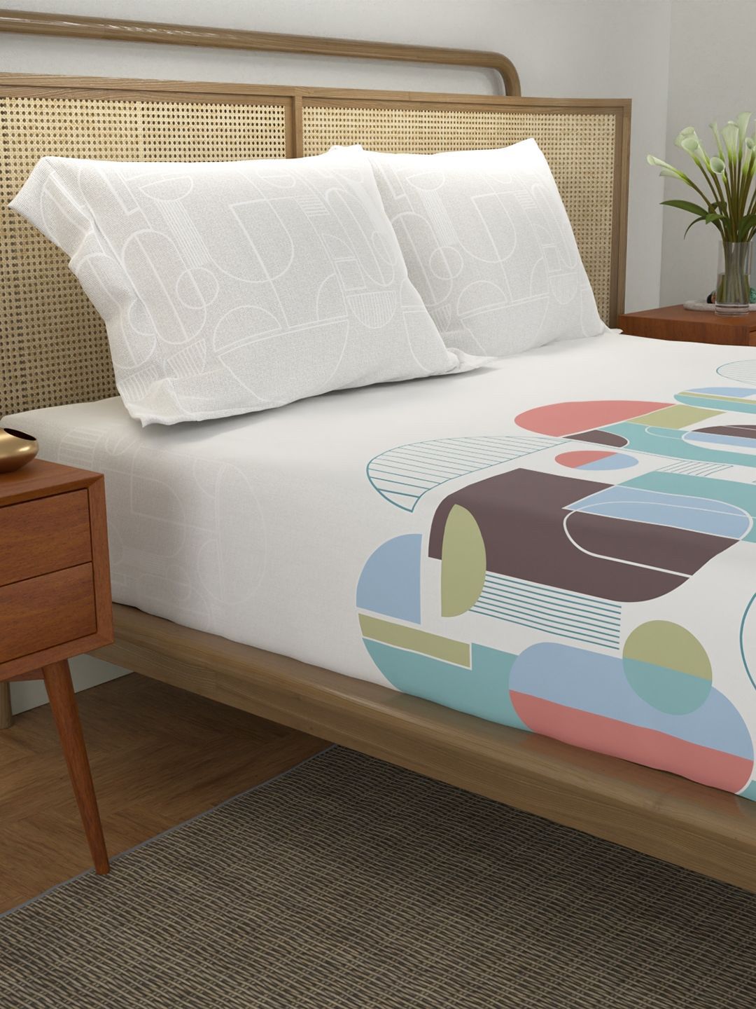 URBAN SPACE Peach-Coloured Geometric Cotton 144 TC Queen Bedsheet With 2 Pillow Covers