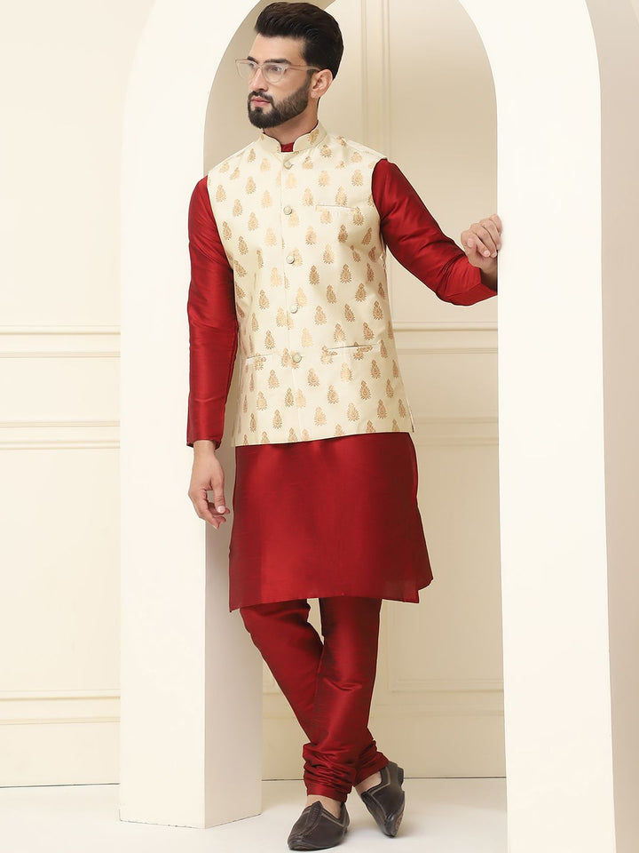 SOJANYA Mandarin Collar Zari Silk Cotton Straight Kurta dengan Piyama & jaket Nehru