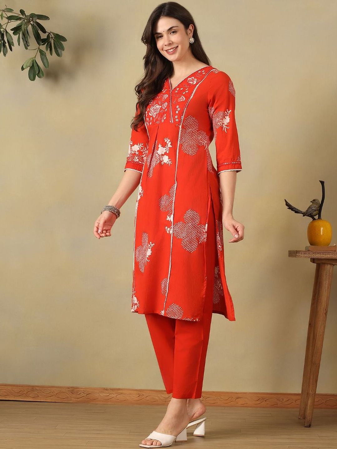 Mamicha Women Floral Printed Regular Pure Cotton Kurta with Trousers & With Dupatta