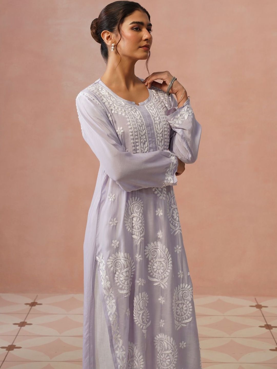 Rumah Wanita Chikankari Motif Etnik Bersulam Kurta Chikankari