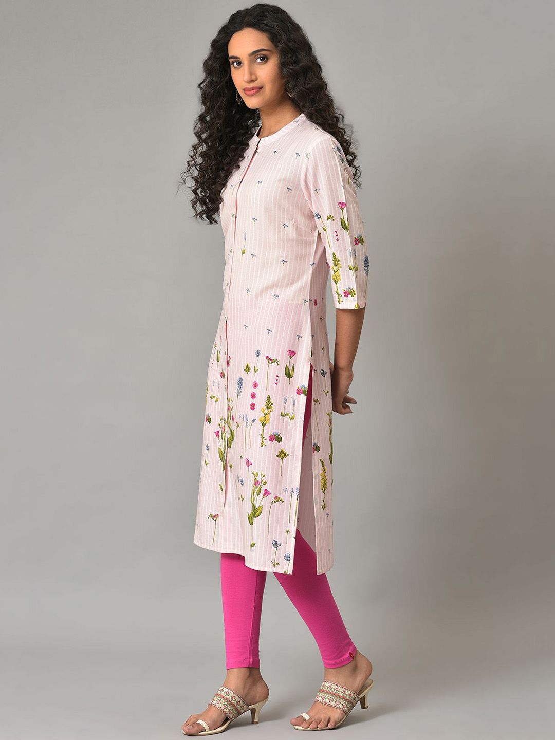 W Floral Printed Mandarin Collar Straight Kurta