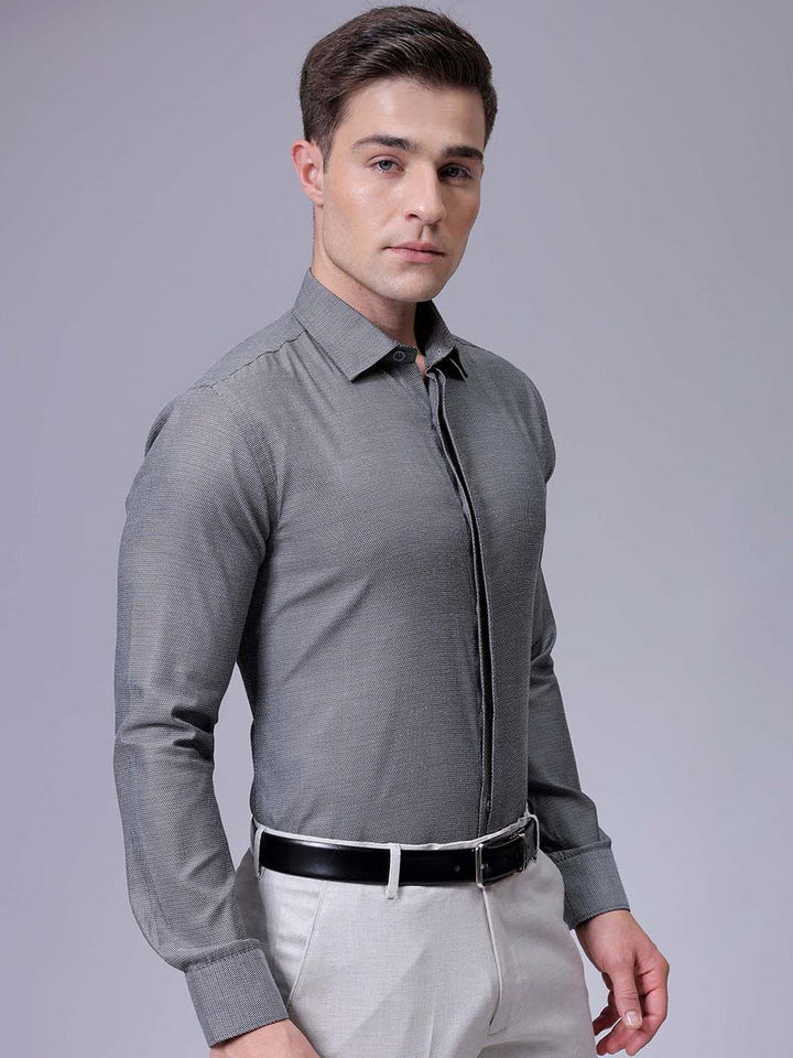 The Indian Garage Co. X Luxe Men Slim Fit Cutaway Collar Textured Formal Shirt