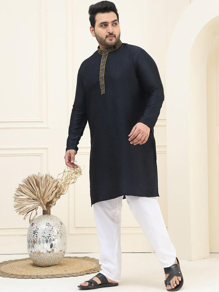 SOJANYA PLUS Mandarin Collar Straight Kurta with Pyjamas