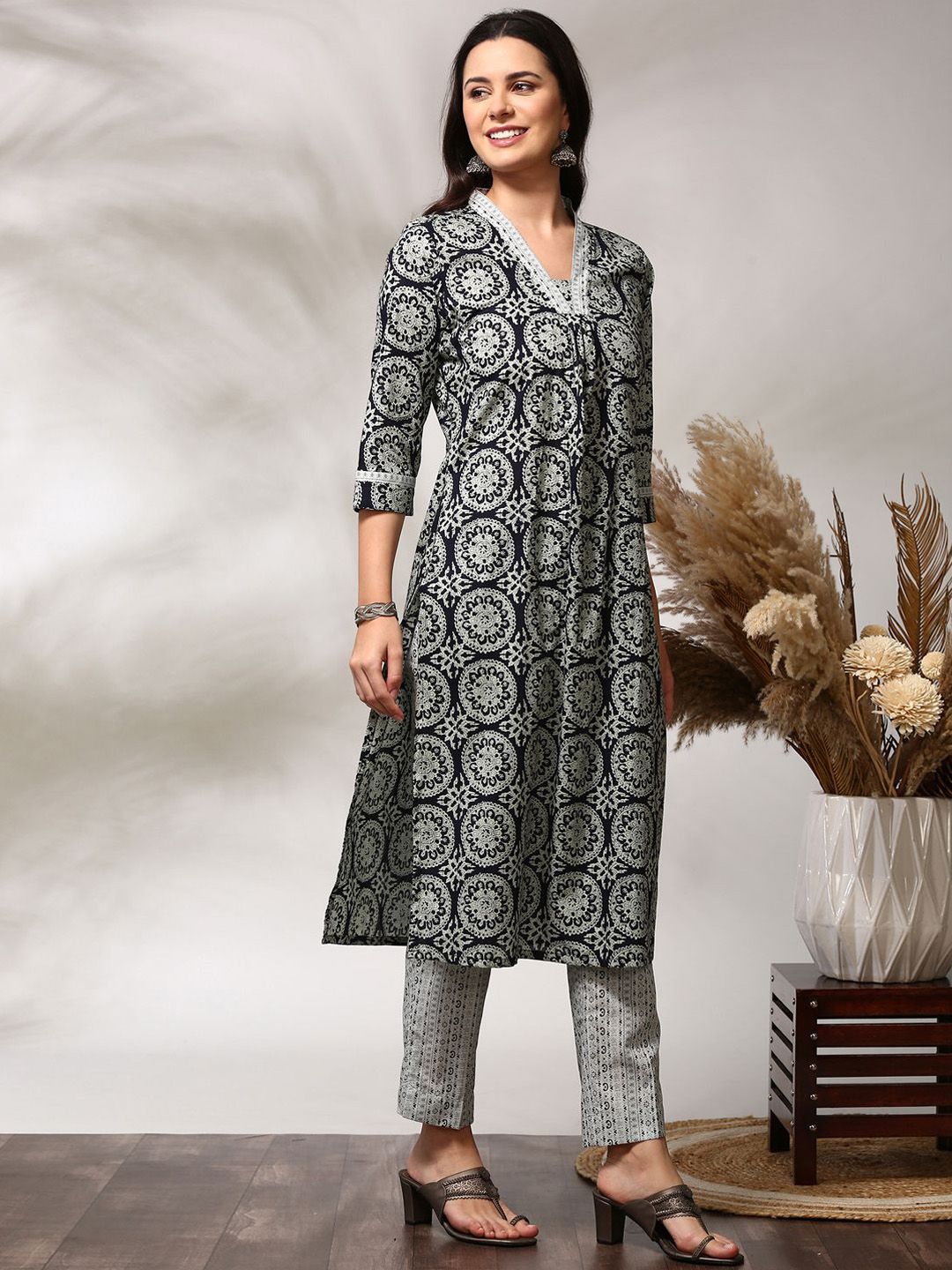 Anouk Black Floral Printed Straight Kurta With Trouser