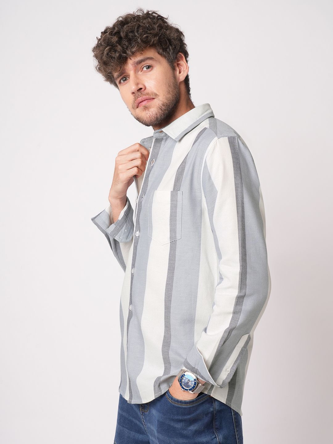 VASTRADO Men Slim Fit Vertical Striped Spread Collar Cotton Casual Shirt