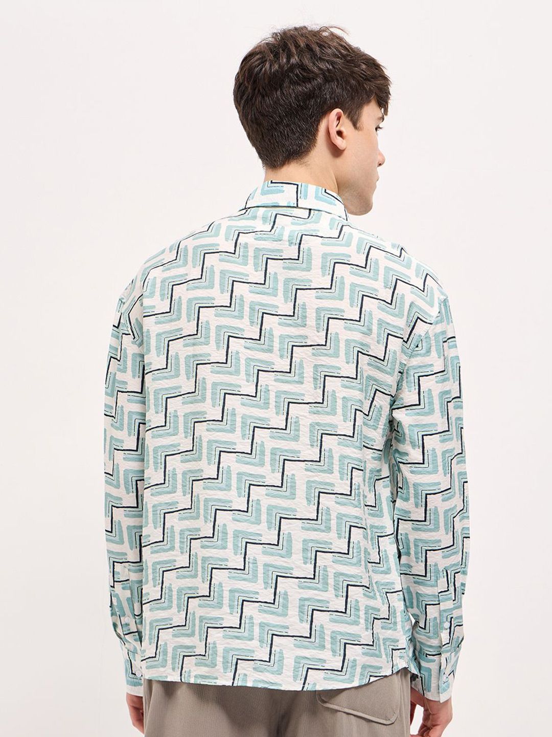 THE BEAR HOUSE Men Spread Collar Geometric Printed Relaxed Fit Casual Shirt