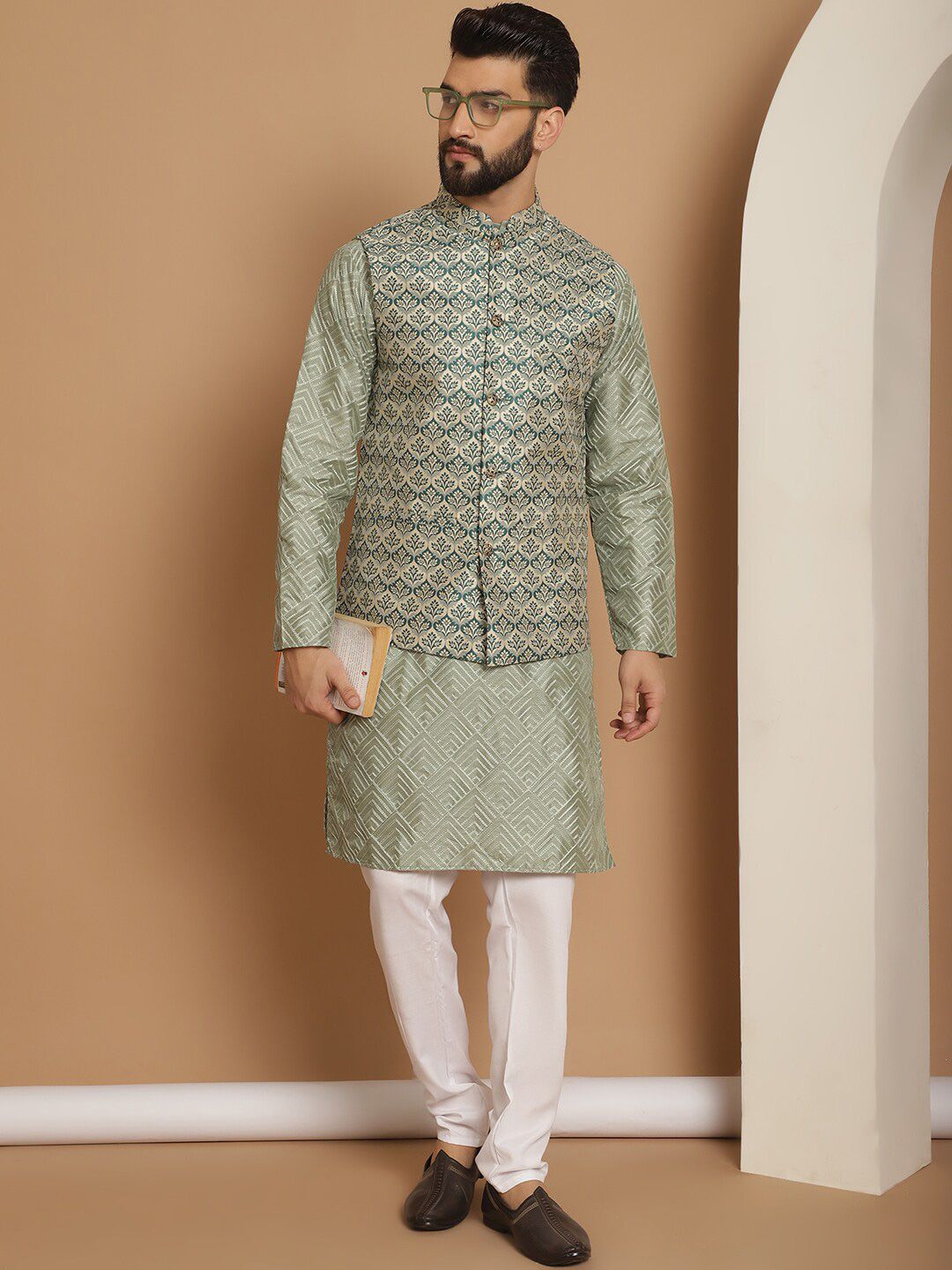Anouk Mandarin Collar Embroidered Knee Length Regular Thread Work Kurta with Churidar