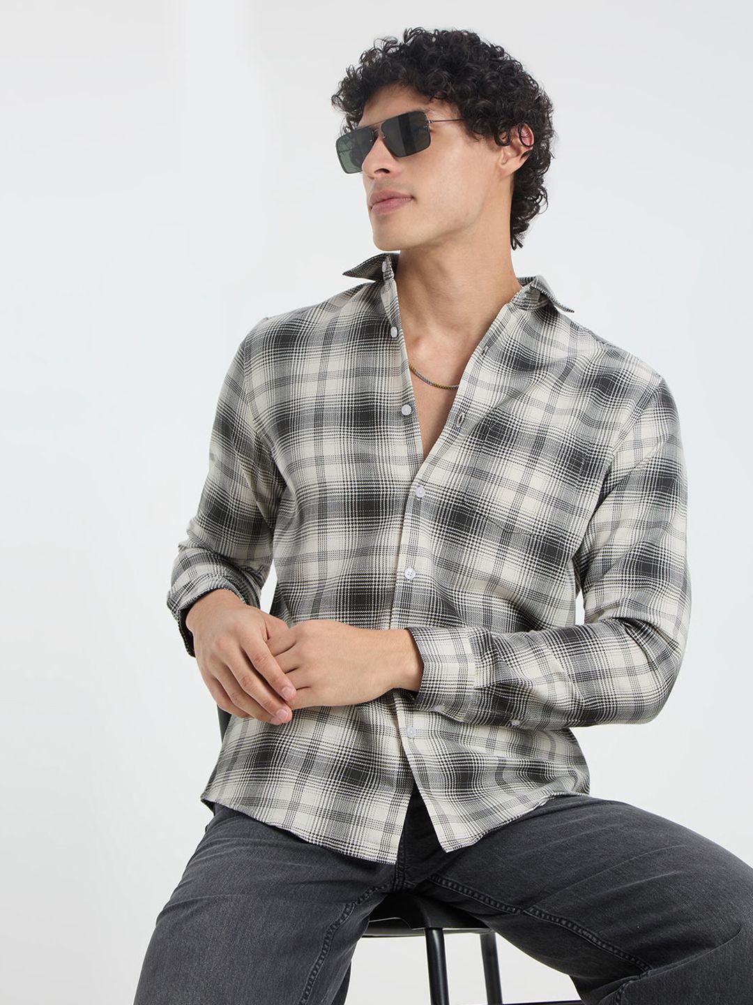 VASTRADO Men Classic Slim Fit Checked Cutaway Collar Satin Casual Shirt
