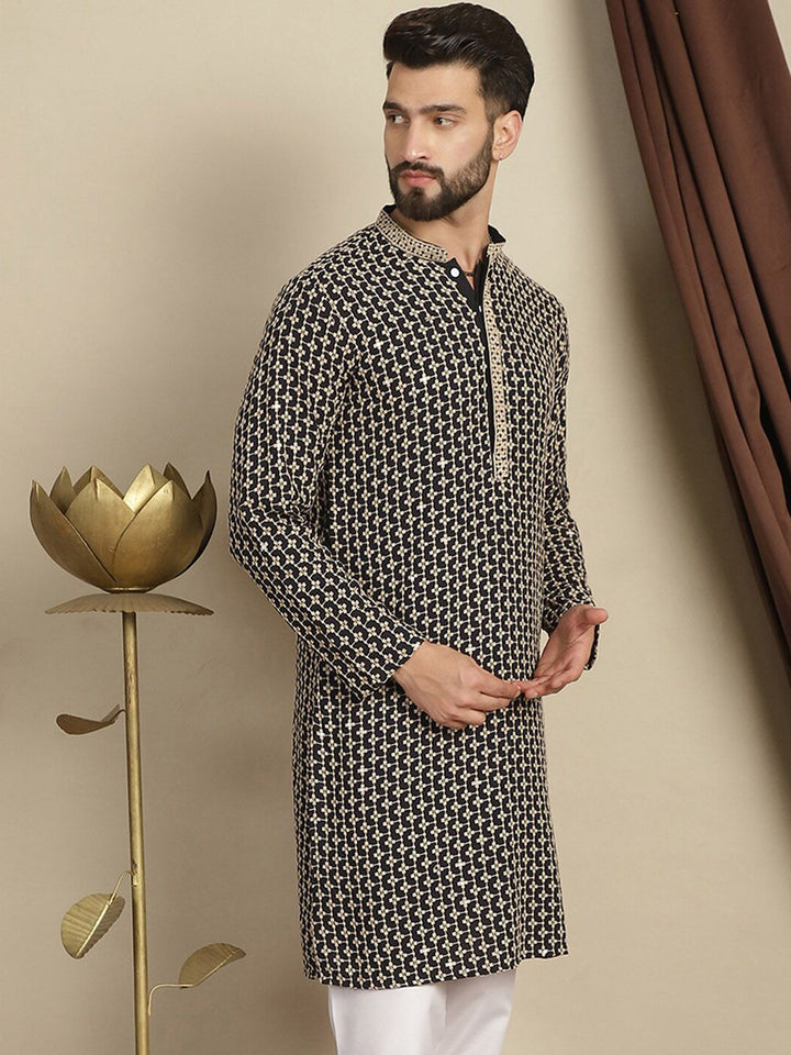 Anouk Motif Etnik Hitam Bersulam Kolar Mandarin Kurta Lurus Kapas Tulen