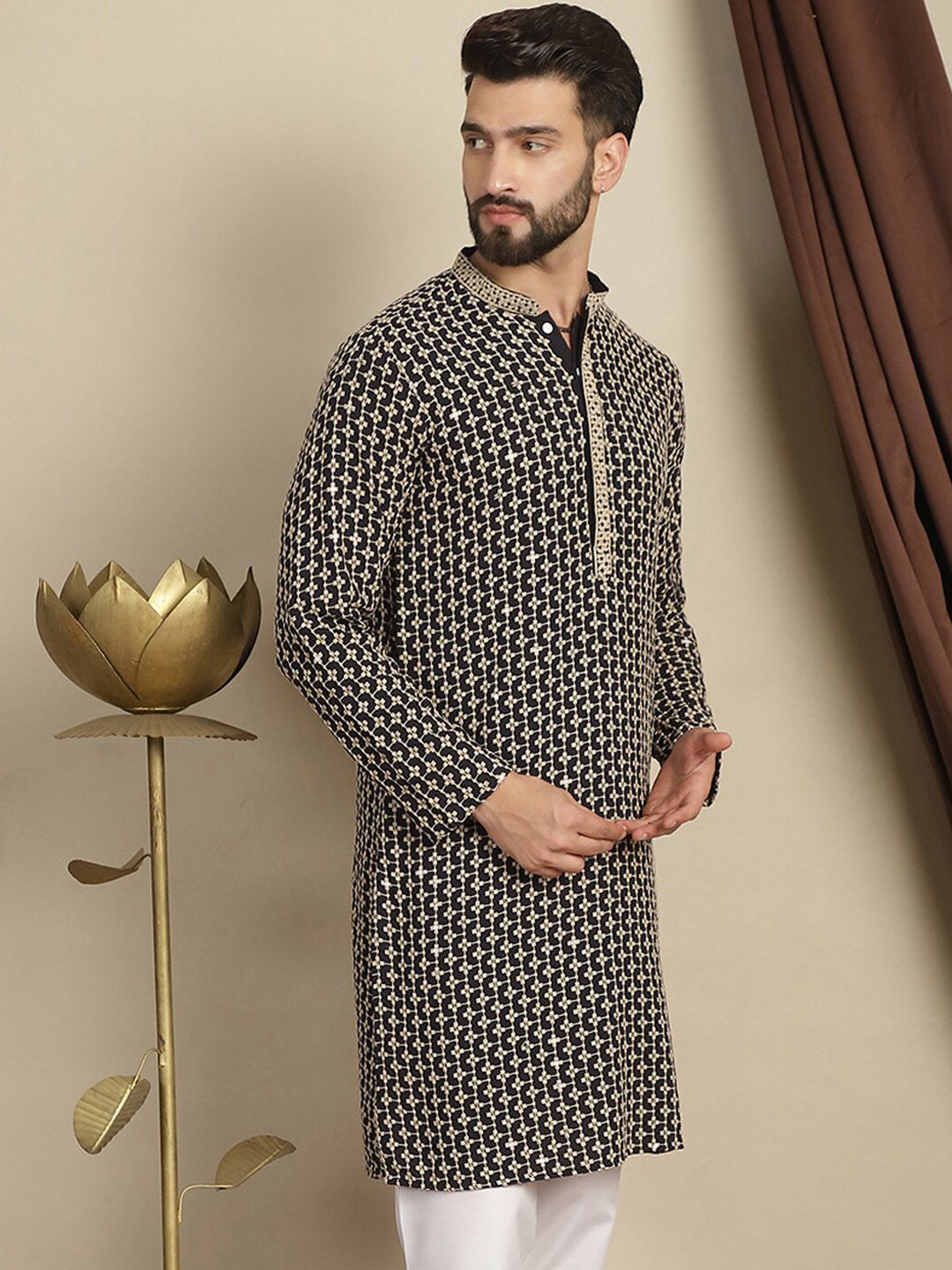 Anouk Motif Etnik Hitam Bersulam Kolar Mandarin Kurta Lurus Kapas Tulen