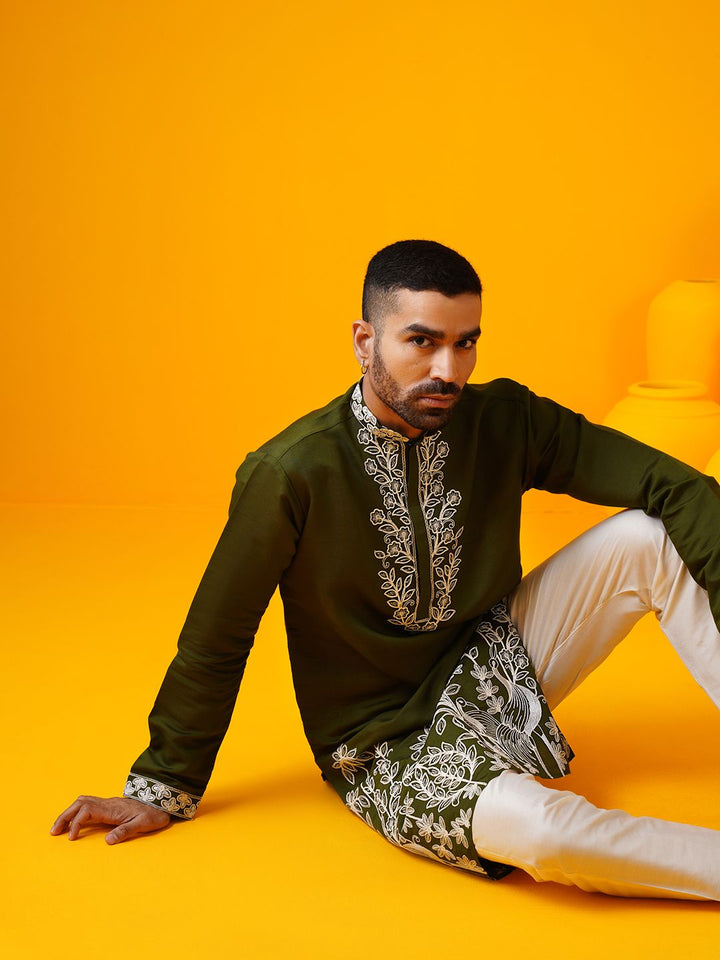 SOJANYA LUXE Floral Embroidered Mandarin Collar Straight Kurta With Trouser