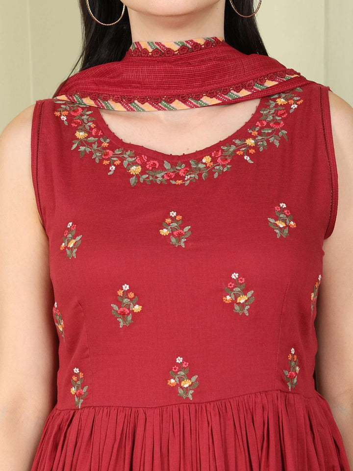 W Women Floral Embroidered Empire Thread Work Pure Cotton Kurta with Trousers & With Dupatta