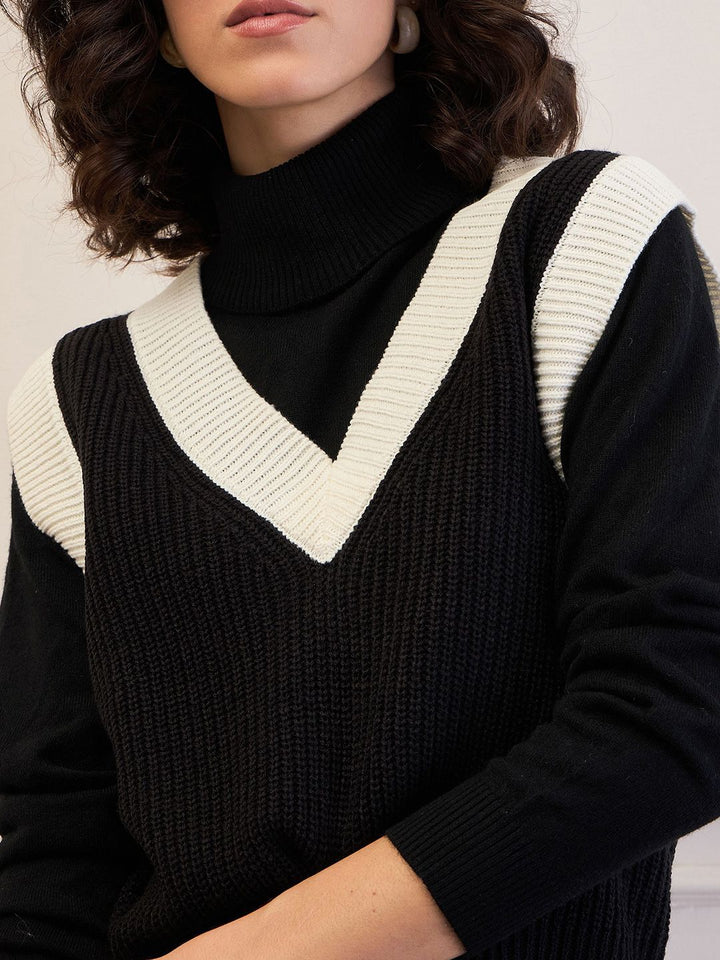 SASSAFRAS Women Crop Sweater Vest