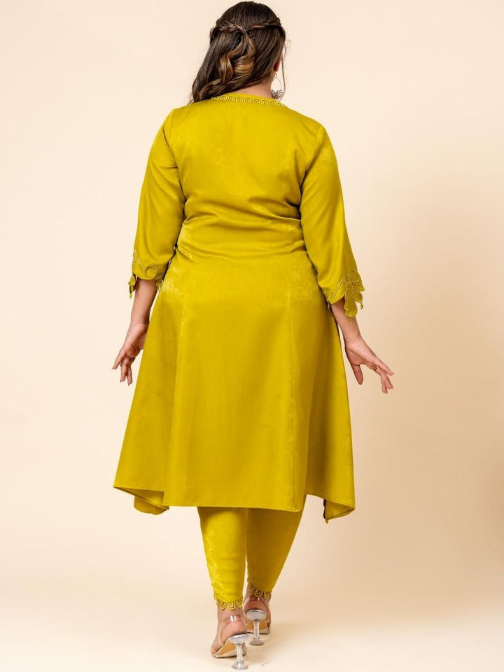 Mamicha Embroidered V-Neck Kurta Set