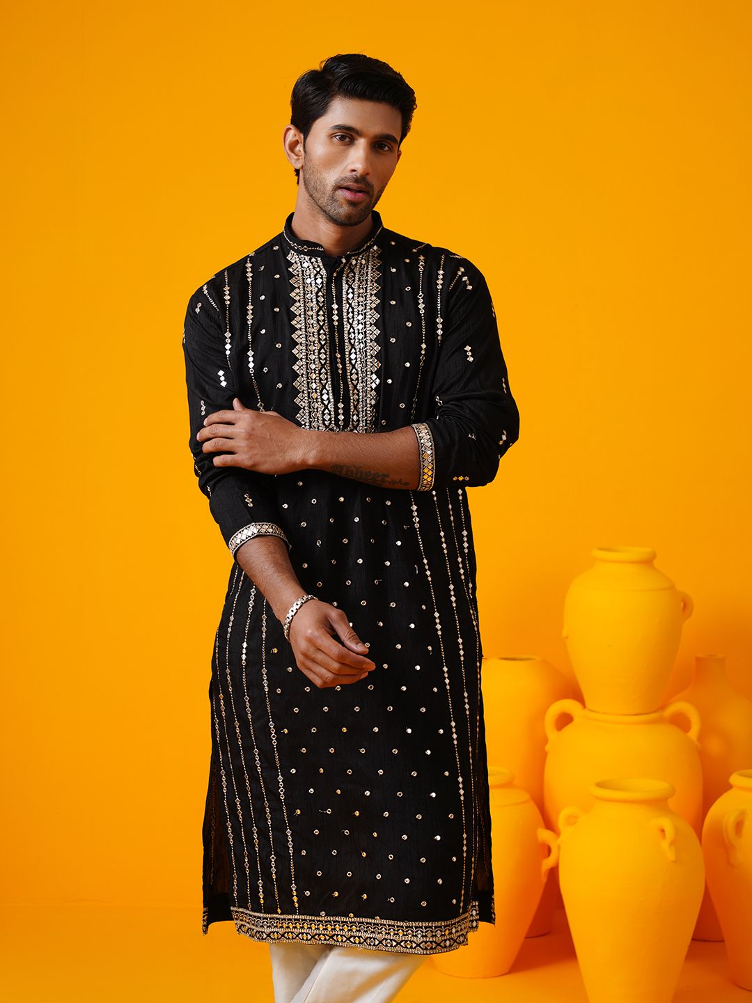SOJANYA LUXE Kolar Mandarin Sulam Geometrik Kurta Lurus Sutera Tulen Dengan Seluar