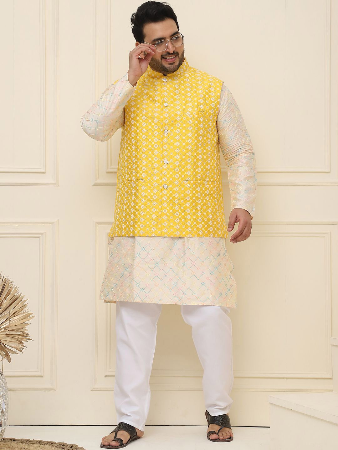 SOJANYA PLUS Men Plus Size Embroidered Mandarin Collar Nehru Jacket