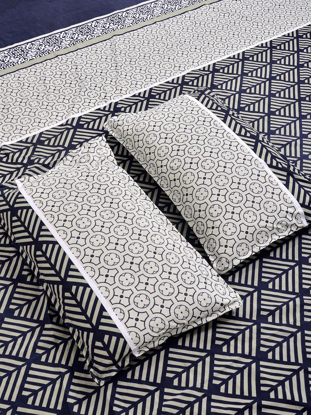 Myntra Elegant Homes Multicoloured Geometric 300 TC King Bedsheet with 2 Pillow Covers
