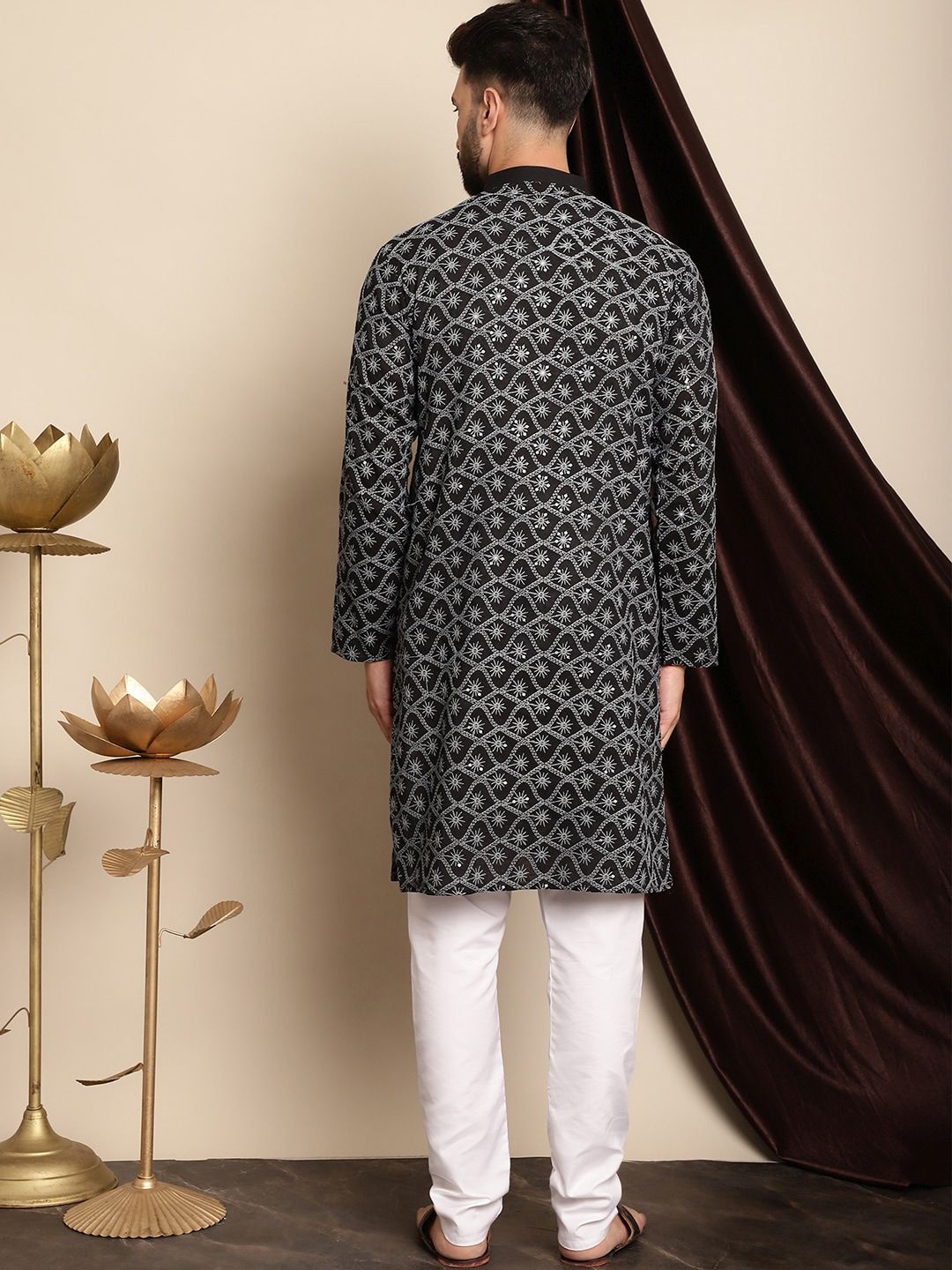 Motif Etnik Anouk Bersulam Kurta Kapas Tulen Labuci dengan Churidar