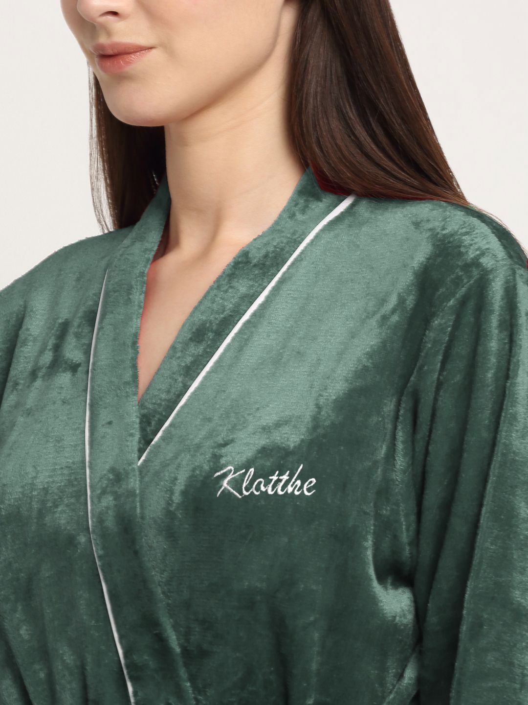 KLOTTHE Green & White Woolen Long Sleeves Bath Robe With Belt