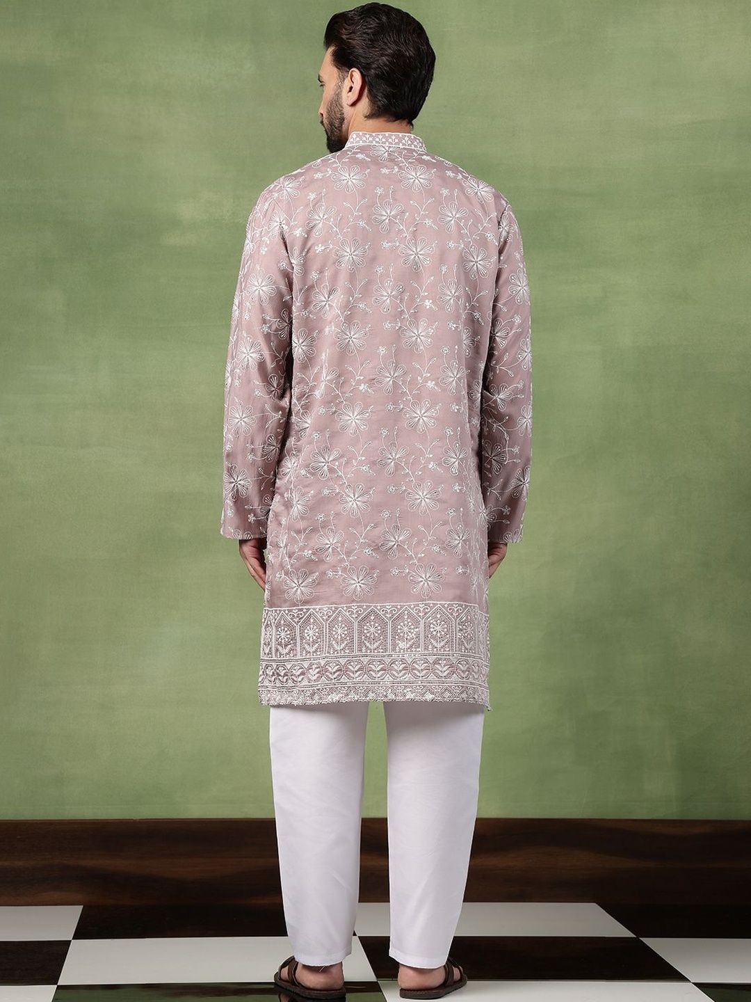 SOJANYA Men Floral Embroidered Thread Work Kurta