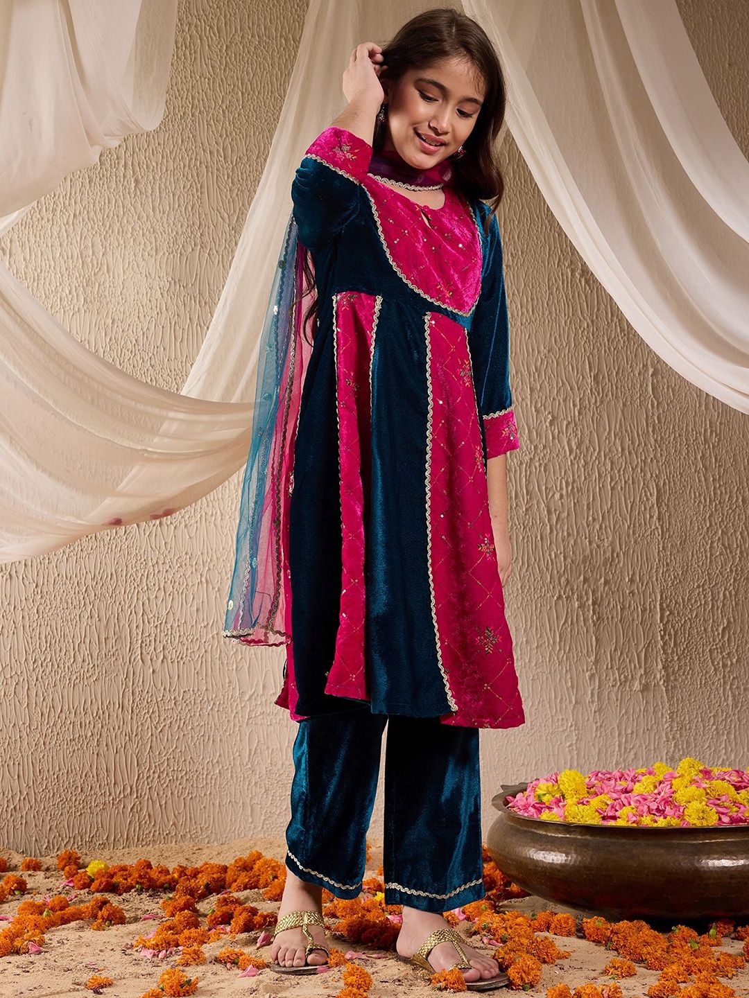pspeaches Girls Colourblocked Sequinned Panelled Velvet Kurta with Trousers & Dupatta