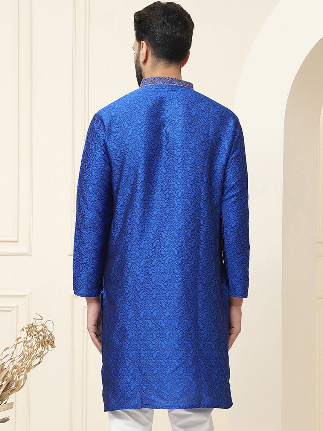 SOJANYA Ethnic Motifs Woven Design Mandarin Collar Neck Long Sleeves Silk Straight Kurta