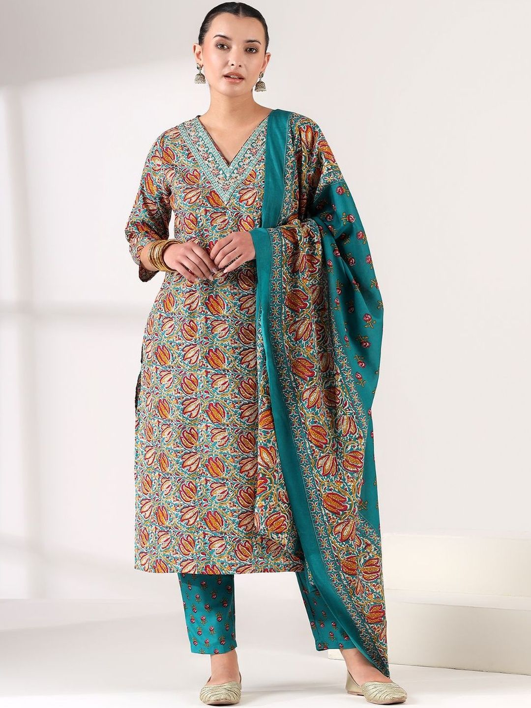Mamicha Women Floral Printed Regular Kurta with Trousers & With Dupatta