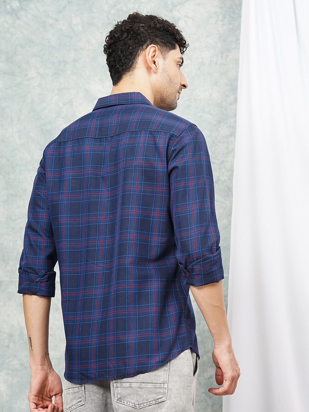 The Indian Garage Co Men Navy Blue  Red Slim Fit Checked Casual Shirt
