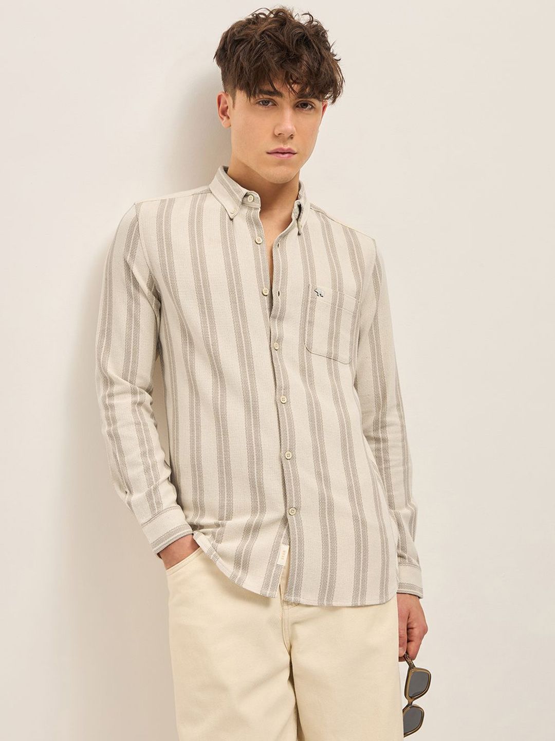 THE BEAR HOUSE Men Button-Down Collar Vertical Striped Slim Fit Casual Shirt