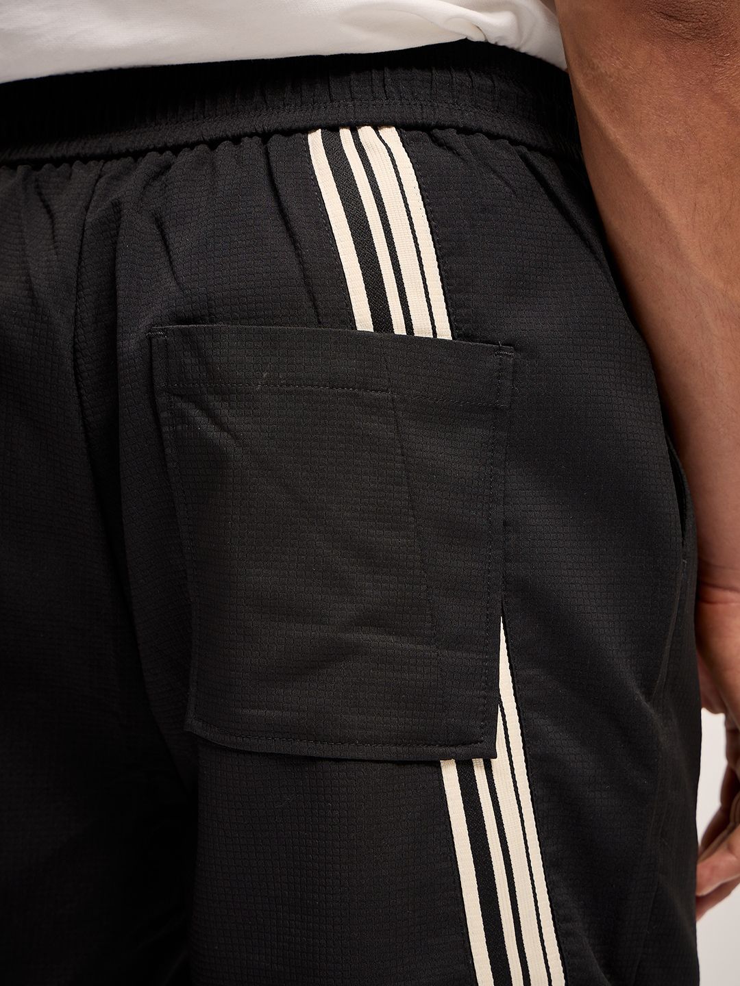 THE BEAR HOUSE Men Checked Straight Fit Casual Pant
