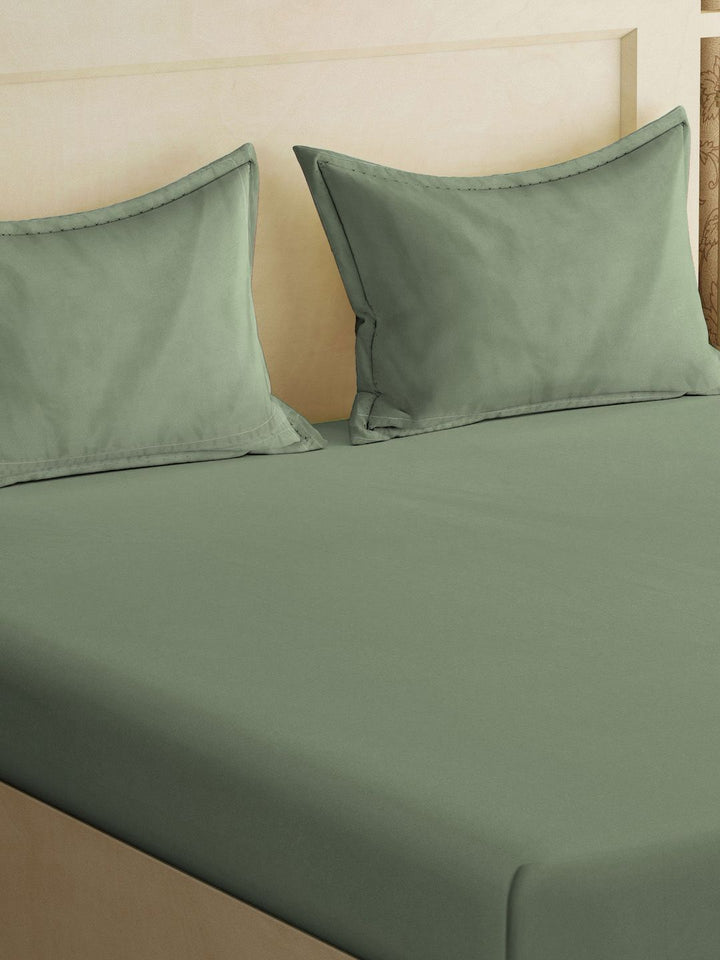 Aura Green Solid Fitted 300TC King Bedsheet With 2 Pillow Cover