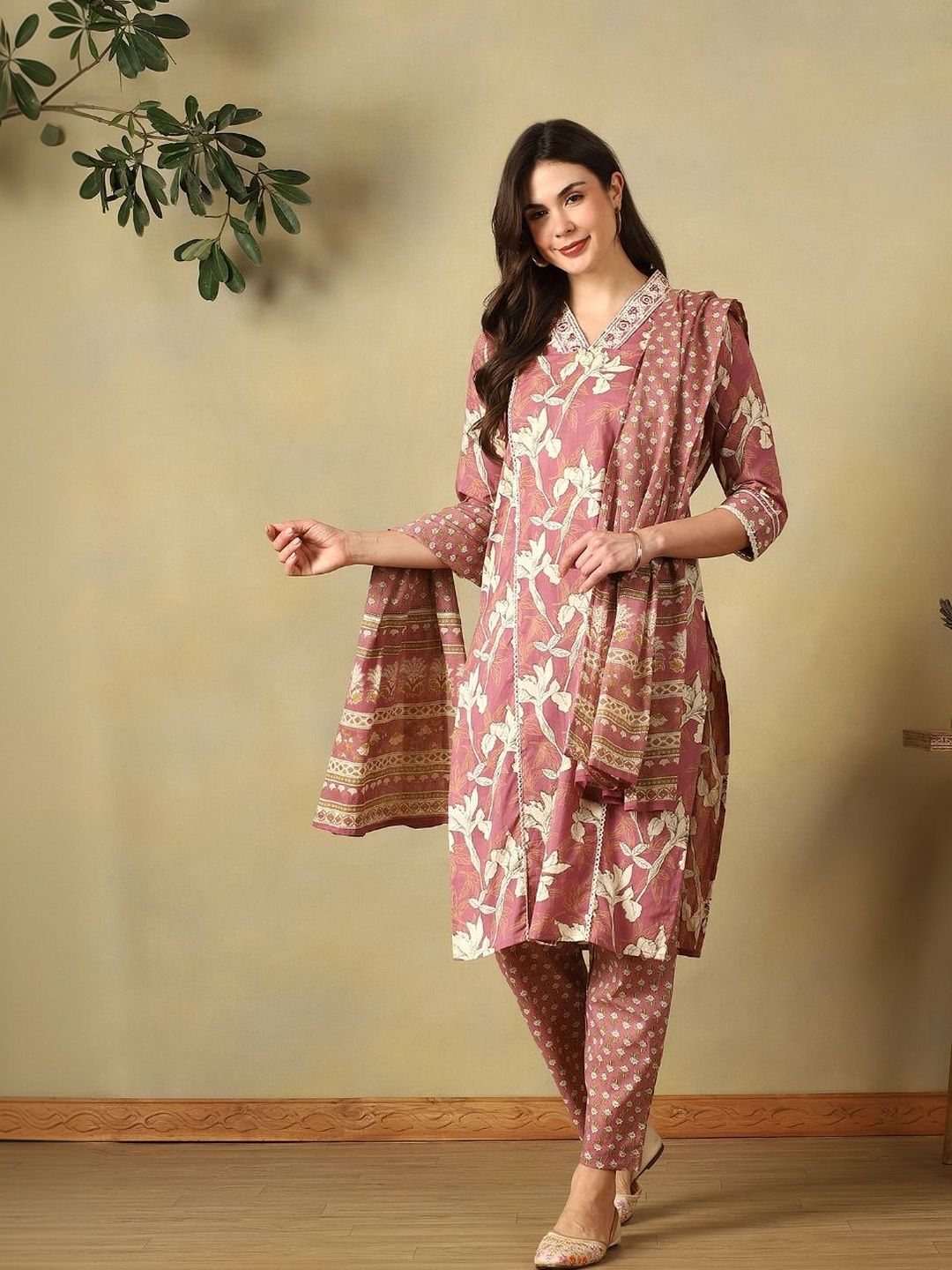 Mamicha Women Floral Printed Regular Pure Cotton Kurta with Trousers & With Dupatta