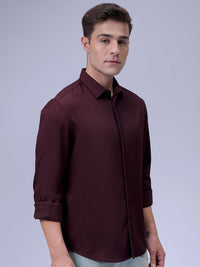 The Indian Garage Co Men Slim Fit Spread Collar Solid Casual Shirt