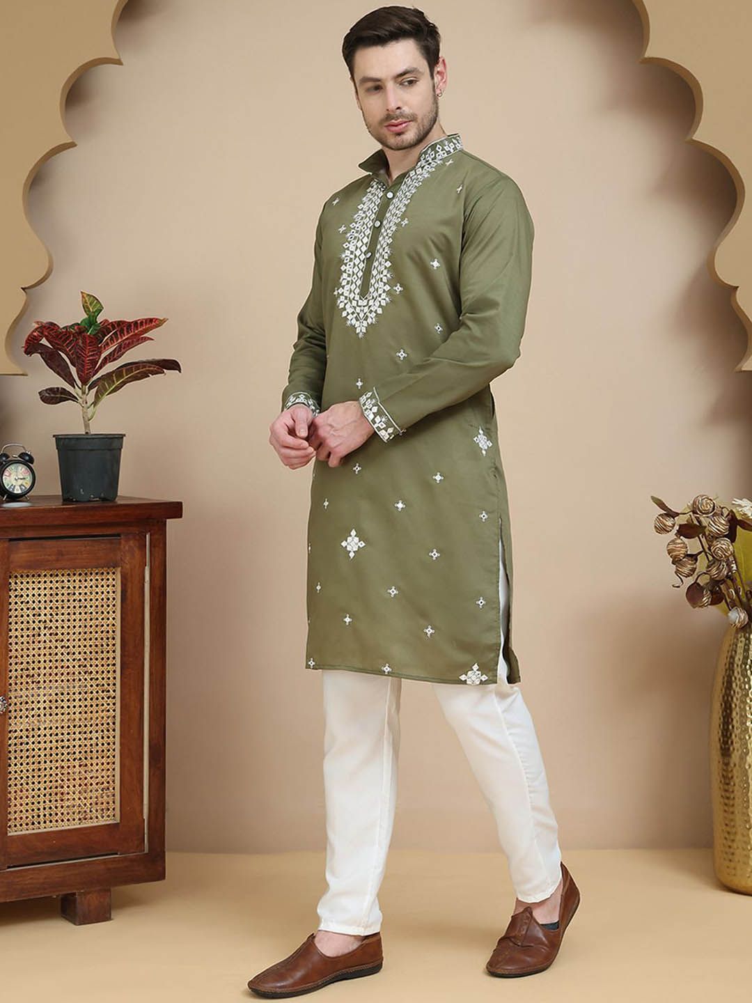 Jompers Embroidered Thread Work Mandarin Collar Straight Kurta With Pyjamas