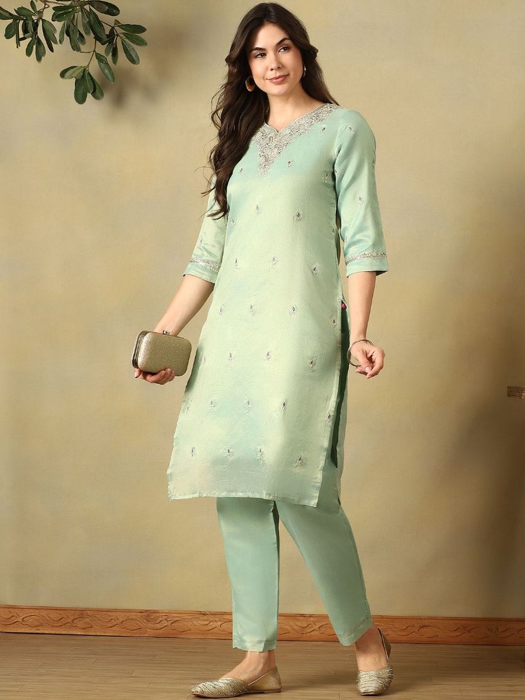 Mamicha Women Ethnic Motifs Embroidered Regular Thread Work Kurta with Trousers